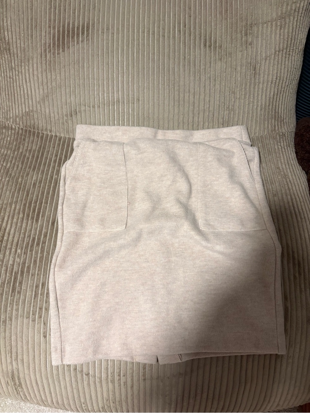 Suzy Shier - Women's Casual Pocketed Knit Skirt in Light Beige